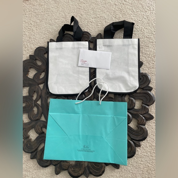 TIFFANY&COMPANY Shopping Bag! 2 Elevation Lofts Hotel And Recipe Calendar/ FREE! - Picture 3 of 5